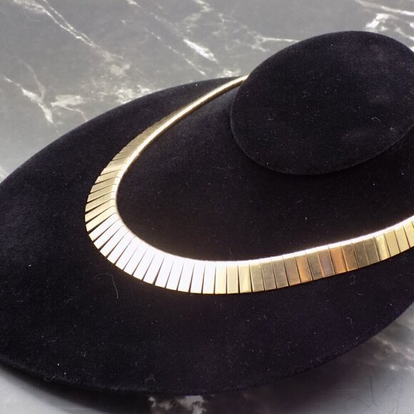 Vintage Gold-tone Cleopatra Choker Necklace Fold Over Box Clasp - Picture 3 of 8